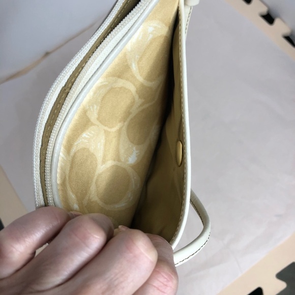Coach wristlet - Picture 4 of 5